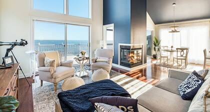 Beachfront home minutes from downtown Caseville - panoramic views of Lake Huron!