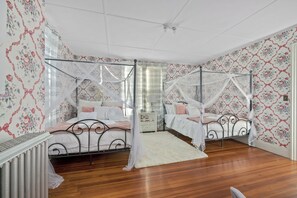 4 bedrooms, WiFi, bed sheets
