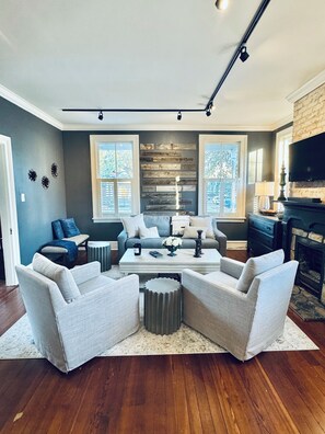 Smart-tv, en stereo och datorskärmar