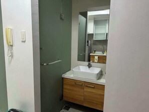 Handtücher, Seife, Shampoo, Toilettenpapier