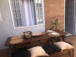 تناول الطعام بالخارج