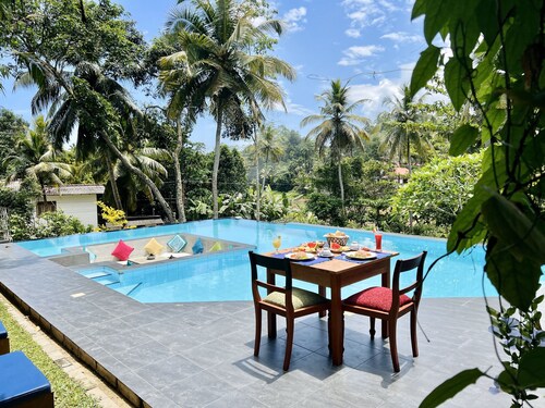 Muthu Nila Villas
