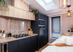 Fridge, oven, stovetop, toaster