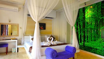 Villa classique, vue sur la piscine | 1 chambre, minibar, bureau, espace de travail pour ordinateurs portables