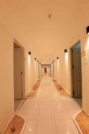 Couples treatment rooms, deep-tissue massages, Thai massages