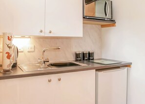 Geladeira, fogão, cooktop, torradeira