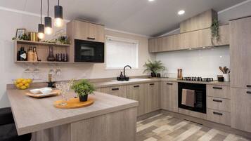 Fridge, oven, stovetop, toaster