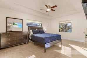 4 bedrooms, free WiFi, bed sheets - Sunset views! Waterfront+Heater Pool+HotTub+Plunge! Waterfront Oasis! Sleeps 10! (Cape Coral)