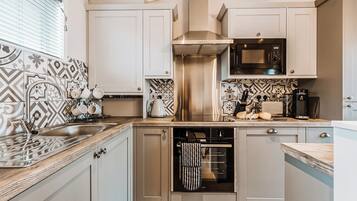 Fridge, oven, stovetop, toaster