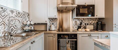 Fridge, oven, stovetop, toaster