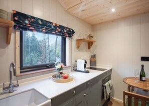 Fridge, oven, stovetop, toaster - 1 bedroom accommodation in Ellesmere (Ellesmere)