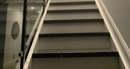 Charming 3-bedroom country house with WiFi, AC in Weston