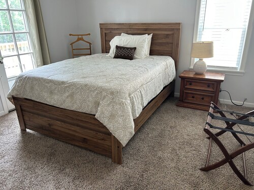 2-bedroom Century house in Cleveland with modern amenities
