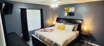 3-bedroom house in charming Fitzgerald with WiFi, AC. Enjoy your stay.