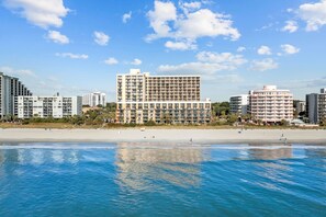 Una spiaggia nelle vicinanze