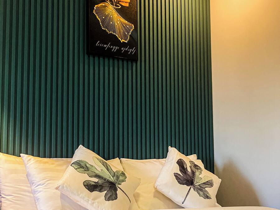 Free minibar, individually decorated, individually furnished, desk