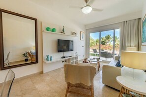 Smart TV - Vista Family Garden Suite Pool front 2 Bdrms (Bavaro)