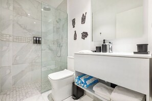 Shower, hair dryer - Sea Escape 1B @ Cana Rock Star Pool View E-303 (Bavaro)