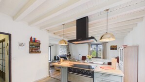 Kaffetrakter/tekoker, kjøleskap, ovn og oppvaskmaskin