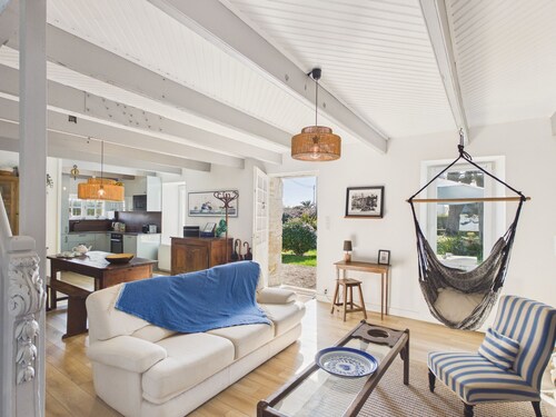 50 m from the beach – House for 6 with garden