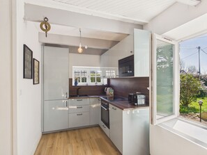 Kühlschrank, Mikrowelle, Ofen, Geschirrspüler