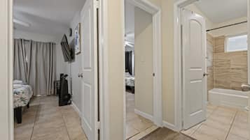 2 habitaciones, tabla de planchar con plancha y wifi gratis