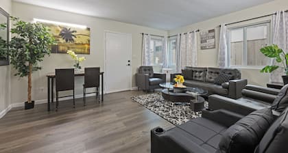 Charming 2-bedroom apartment in terrific San Diego North Park Area with WiFi