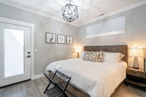 3 chambres, fer et planche à repasser, lit de bébé portatif