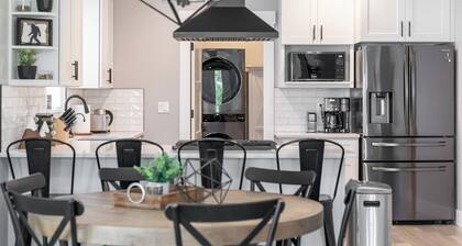 Charmer Downtown 3BR Home w Free Parking near UofO