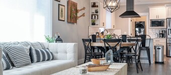 Charmer Downtown 3BR Home w Free Parking near UofO