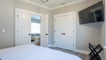 3 bedrooms, iron/ironing board, travel cot, free WiFi
