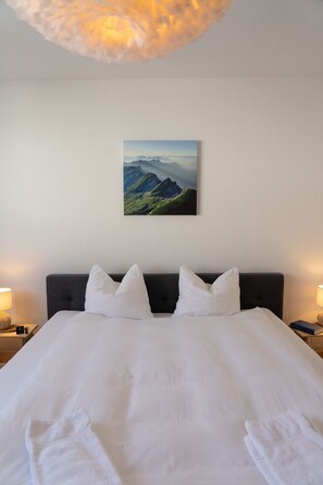 3 bedrooms, desk, free WiFi, bed sheets
