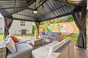 Terrace/patio - Citrus Grove Retreat: Fun, Relaxation, & Sunshine - 3bdr 2ba (Tampa)