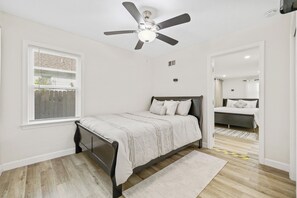 3 bedrooms, iron/ironing board, travel cot, free WiFi - Citrus Grove Retreat: Fun, Relaxation, & Sunshine - 3bdr 2ba (Tampa)