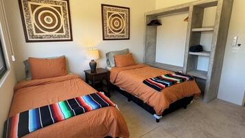 2 bedrooms, iron/ironing board, internet, bed sheets