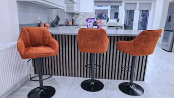 Fridge, microwave, oven, coffee/tea maker