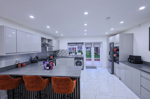 Sleeps17 Bliss 7-Bedroom Luxury Escape Birmingham