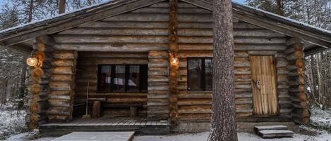 المنشأة من الخارج