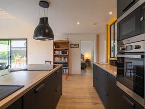 Kühlschrank, Mikrowelle, Ofen, Geschirrspüler