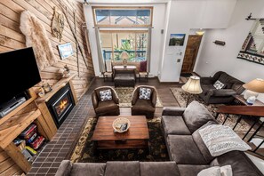 Smart TV, fireplace - Breckenridge •True Ski In/Ski Out•Walk to Main St•Sleeps 10•Peak 9•Hot Tub•Pool! (Breckenridge)