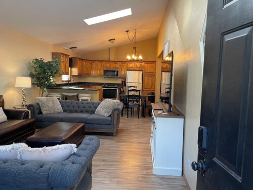 Spacious 5-bedroom house with WiFi, AC in charming Arvada