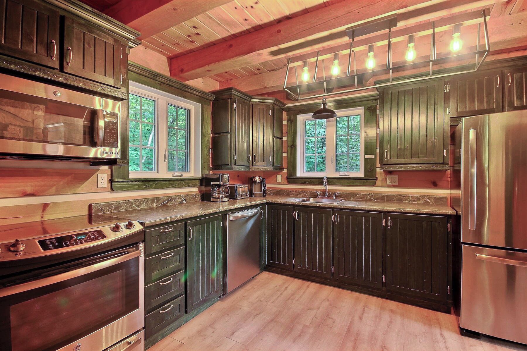 Kühlschrank, Mikrowelle, Ofen, Geschirrspüler