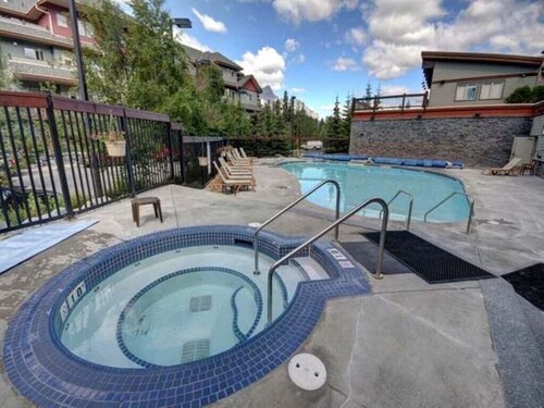 Canmore 2 bedroom condo in Canmore with heated outdoor pool