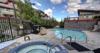 Canmore 2 bedroom condo in Canmore with heated outdoor pool