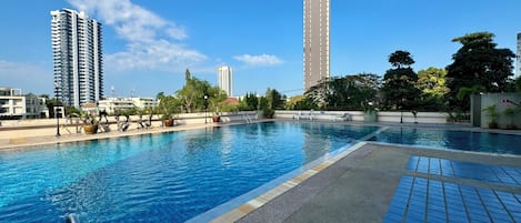 室外游泳池