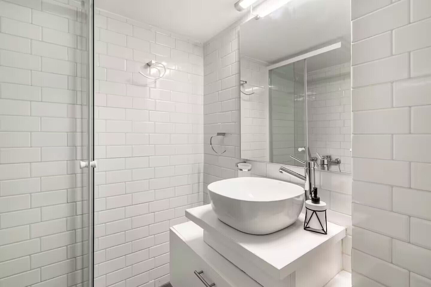 Dusche, Haartrockner, Seife, Shampoo