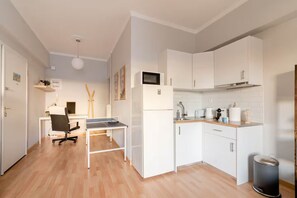 Frigorifero, forno, macchina per tè/caffè, bollitore elettrico