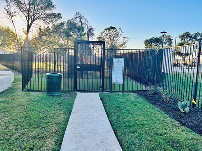 4BR retreat: 15m from Downtown and the Domain 