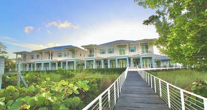 Manatee Isle New Build - Waterfront Home - Private Boat Dock & Lift - Community Pool.