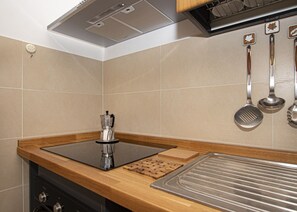 Private kitchen - Mirna in the center of Marina di Campo renovated with air conditioning (Campo nell'Elba)